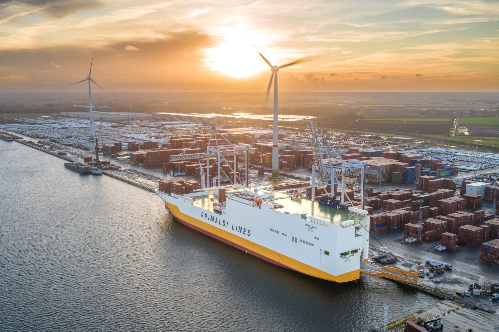 AET Terminal - voorkaai - deepsea vessel 